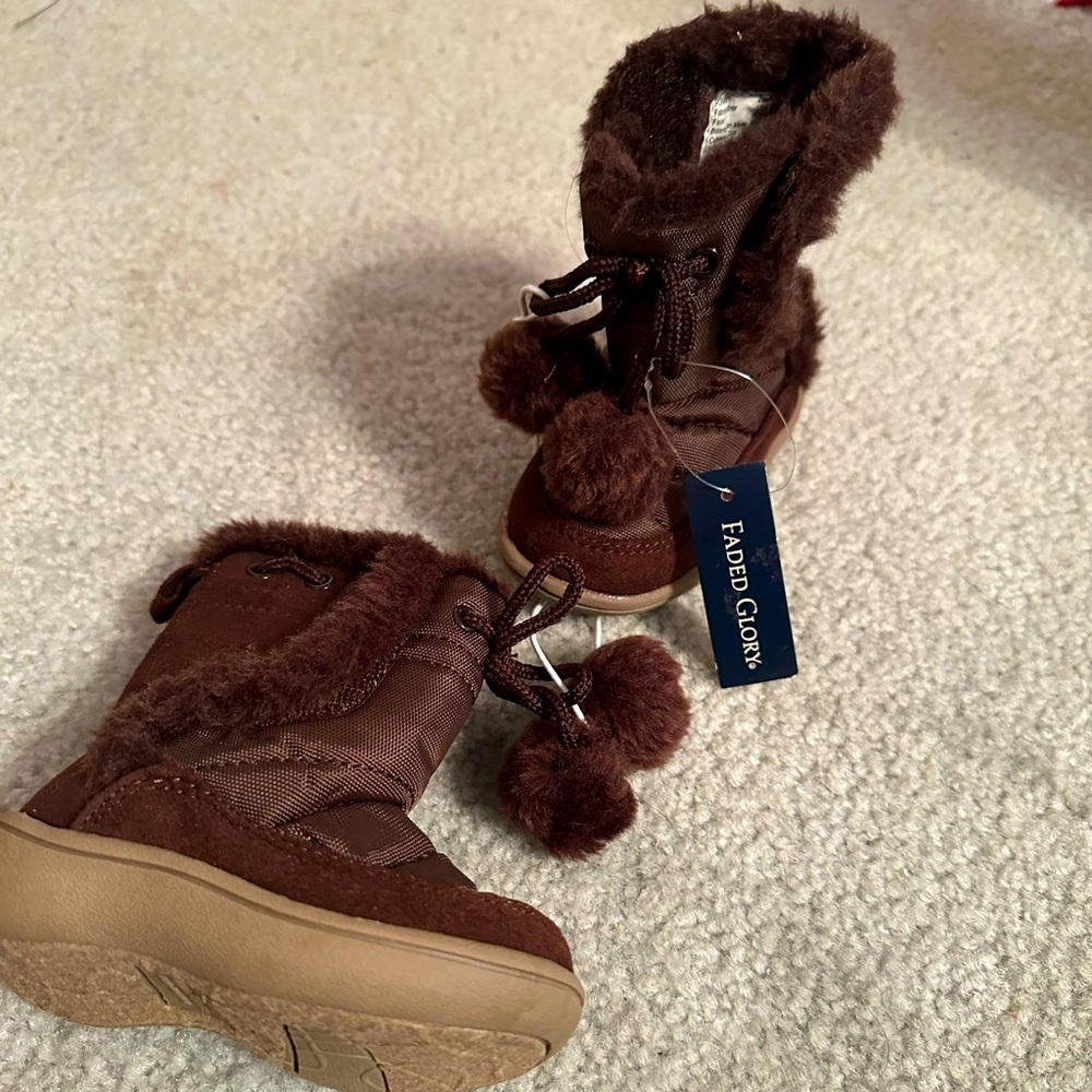 NWT toddler boots